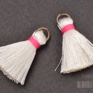 T002-RA-WH// White, Hot Pink Tassel Pendant, 4pcs, 23mm image 1