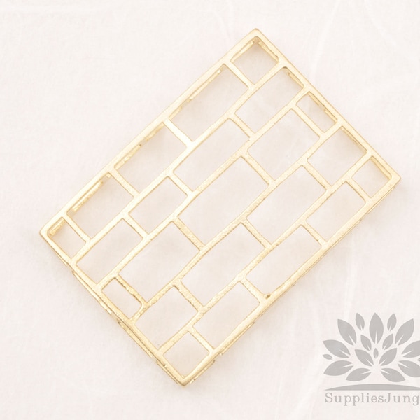 P841-MG// Matt Gold Plated Rectangle Pattern Framed Pendant, 1pc