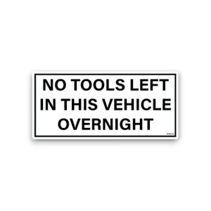 Puede incluir: Una pegatina rectangular blanca con borde negro. El texto "NO TOOLS LEFT IN THIS VEHICLE OVERNIGHT" está impreso en letras negras en negrita. La pegatina está diseñada para colocarse en un vehículo.