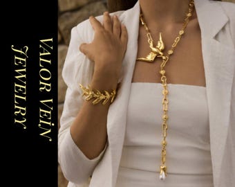 Collar Largo con Colgante Golondrina Dorada Estilo Old Money