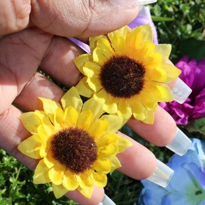 Sunflower post earrings image 8