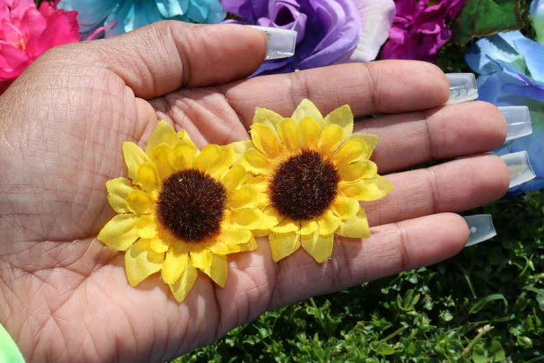 Sunflower post earrings image 5