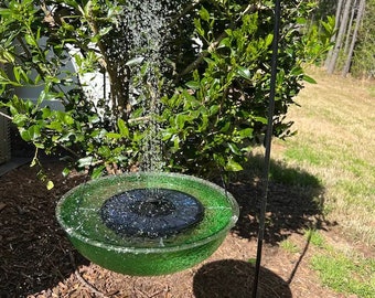 Fuente de agua burbujeante solar al aire libre, brillo verde esmeralda personalizado, grado comercial, fuente de agua solar premium LED, envío gratis g