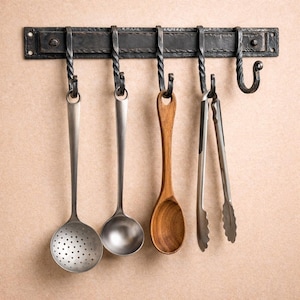 Portapentole regolabile forgiato a mano / Portapentole sospeso in ferro battuto / Espositore per pentole da cucina rustico