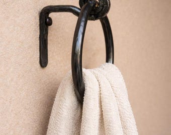 Handgemachter Handtuchring aus Schmiedeeisen im Landhausstil
