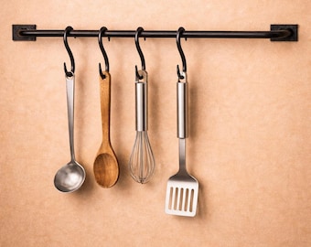 Rohstahl Küchenleiste mit S-Haken | Handgefertigte Utensilien & Topf Hängeschiene | Rustikale Industrielle Aufbewahrung