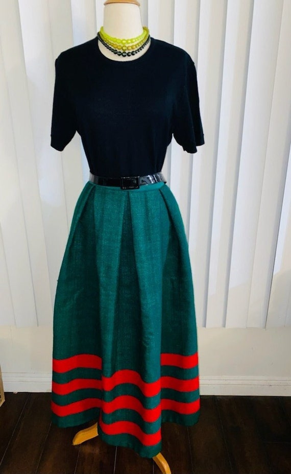 Vintage 1950's Green and Red  A-line Wool Ankle Le