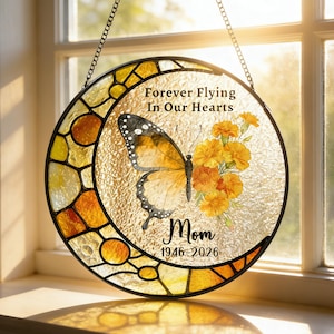 Atrapasueños de vitral con flores del mes de nacimiento personalizadas, atrapasueños de mariposas, regalo conmemorativo, regalo de condolencia, recuerdo por la pérdida de mamá