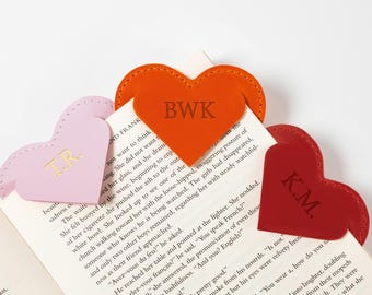 Gepersonaliseerde leren boekenlegger in hartvorm – Handgemaakt cadeau met reliëf