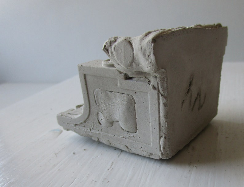 Minimáquina de escribir manual de hormigón - Escultura artística - Arte de fundición original, máquina de escribir manual en miniatura hecha a mano, arte de máquina de escribir de cemento sólido imagen 8