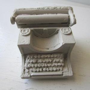 Minimáquina de escribir manual de hormigón - Escultura artística - Arte de fundición original, máquina de escribir manual en miniatura hecha a mano, arte de máquina de escribir de cemento sólido imagen 5