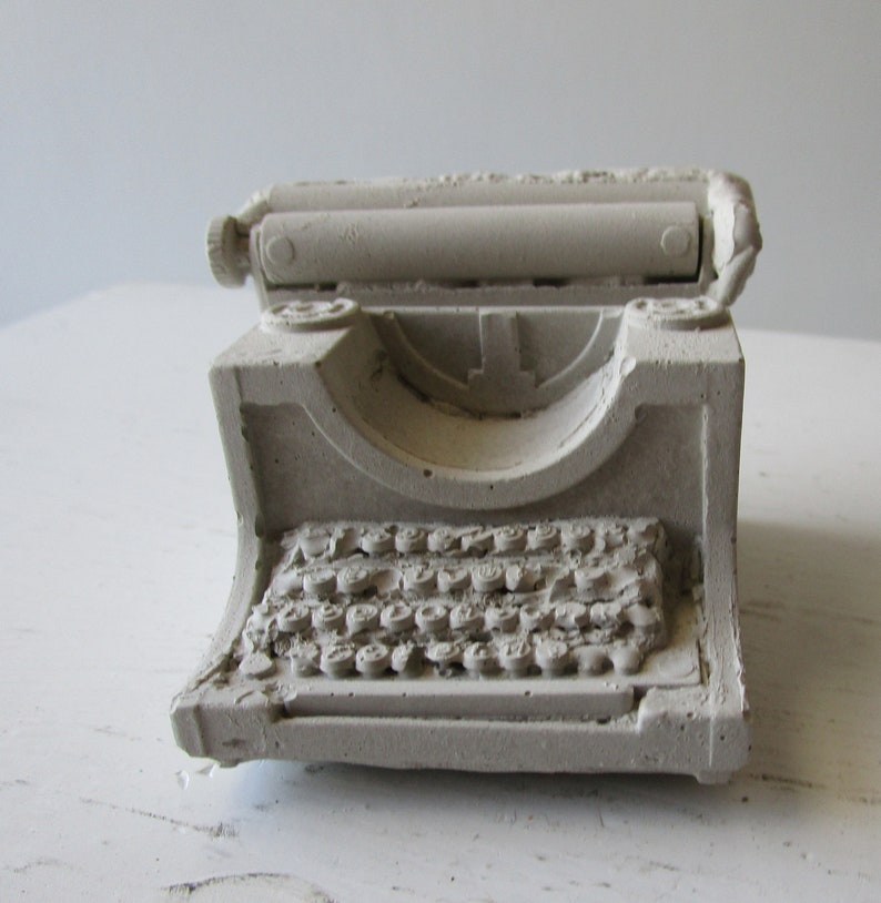 Minimáquina de escribir manual de hormigón - Escultura artística - Arte de fundición original, máquina de escribir manual en miniatura hecha a mano, arte de máquina de escribir de cemento sólido imagen 3
