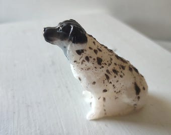 Escultura de perro setter blanco y negro - Escultura de resina - Bonita estatua de perro, figura, arte canino hecho a mano, regalo para amantes de los perros