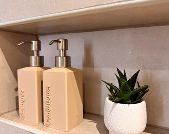 Minimalistisches Badezimmer Spender Set