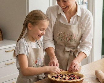 Custom Matching Linen Aprons for Mom and Child, Family Cooking Apron Set, Personalized Embroidered Apron, Floral Kitchen Aprons with Pockets