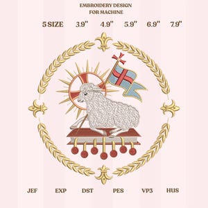 Puede incluir: Un diseño de bordado para máquina, con un cordero sosteniendo una bandera, rodeado por una corona de laurel dorada y detalles de flor de lis. Las tallas varían de 9.9 cm a 20.1 cm. Formatos: JEF, EXP, DST, PES, VP3, HUS.