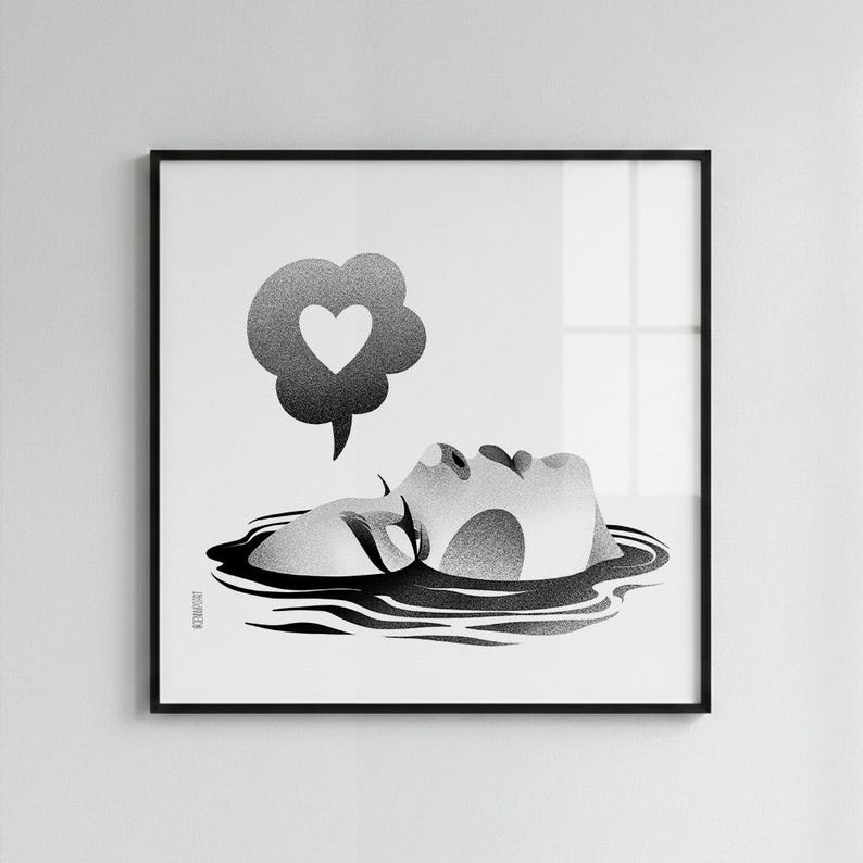 K&ouml;nnte beinhalten: Schwarz-Wei&szlig;-Kunstdruck mit einem Gesicht, das aus dem Wasser auftaucht, und einer Sprechblase mit einem Herz. Das Kunstwerk ist in einem schwarzen quadratischen Rahmen gerahmt.