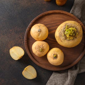 Meer dan 100 zaden van de gouden bolraap (Brassica rapa), een gele wortelgroente. afbeelding 2