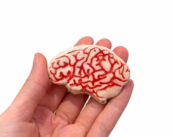 Broche de cerebro de cerámica hecho a mano, insignia original, insignia divertida, regalo único