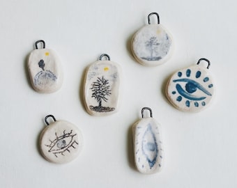 Amuleto de cerámica hecho a mano, colgantes y amuletos con ilustraciones de la naturaleza, amuleto de la buena suerte en miniatura