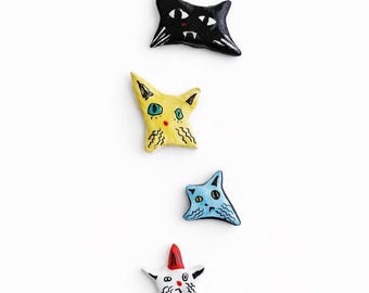 Pin de gato de arcilla hecho a mano, broche de gatito pintado a mano, regalo para amantes de las mascotas