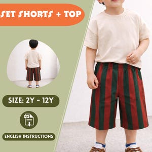 Puede incluir: Un niño viste una camiseta beige de manga corta y pantalones cortos a rayas verticales rojas y verdes. Los pantalones cortos tienen bolsillos. La imagen incluye el texto "SET SHORTS + TOP", "SIZE: 2Y - 12Y" y "ENGLISH INSTRUCTIONS".