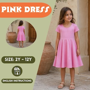 Può includere: Una bambina indossa un vestito rosa con maniche corte e gonna svasata. L'immagine include il testo "PINK DRESS" in un banner arancione e "SIZE: 2Y - 12Y" su sfondo verde. Sono visibili anche le parole "ENGLISH INSTRUCTIONS".