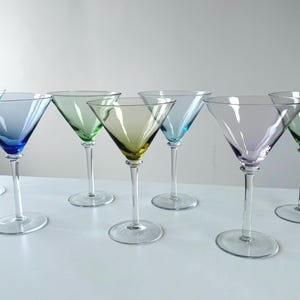Zestaw 7 kolorowych kieliszków do martini w stylu vintage, wielokolorowe kieliszki do koktajli, naczynia barmańskie w stylu Mid Century