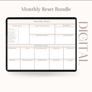 Könnte beinhalten: Digitaler Planer mit dem Titel "Monthly Reset Bundle". Der Planer enthält Abschnitte für To-Do-Listen, Prioritäten, Ziele und Affirmationen. Das Design ist minimalistisch mit einem hellrosa und weißen Farbschema. Das Wort "DIGITAL" ist vertikal geschrieben.