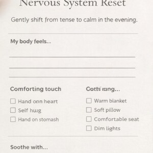 Könnte beinhalten: Ein cremefarbenes, bedruckbares Arbeitsblatt mit dem Titel „Gently Evening - Nervous System Reset“. Das Arbeitsblatt enthält Aufforderungen zur Selbstreflexion und Entspannungstechniken wie tiefes Atmen und eine warme Decke.