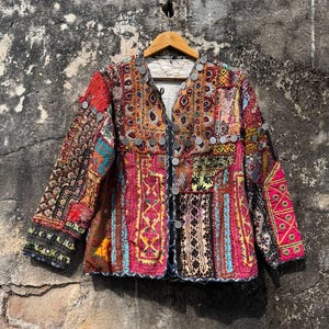 Veste vintage Banjara en patchwork - Vêtements d'extérieur colorés faits main de style bohème bohème