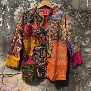 Veste en patchwork banjara cousue main - Vêtements d'extérieur à la mode tribale bohème rétro, design artisanal unique