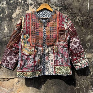 Veste banjara vibrante - Veste vintage bohème en patchwork de style folk pour les festivals et les vêtements de tous les jours