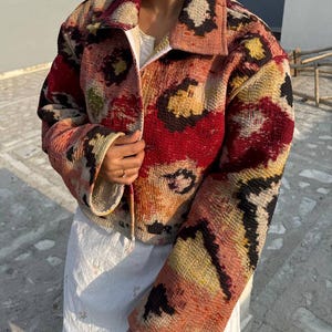 Vintage persisk Kantha quiltad jacka – Lång boho lager-på-lager-kappa med handsydda lappmönster och tribaltryck