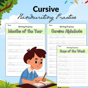 Może przedstawiać: Edukacyjna ilustracja z arkuszami ćwiczeń pisania kursywą dla miesięcy, alfabetów i dni tygodnia. Młody chłopiec w niebieskiej koszuli pisze ołówkiem. Tło to błękitne niebo z drzewem.