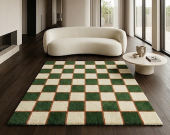 Handgetufteter Wollteppich mit Schachbrettmuster, Plüschteppich in Waldgrün und Creme mit Schachbrettmuster