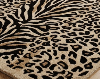 Handgetufteter Wollteppich mit Zebra- und Leopardenmuster, schwarz-weißer Safari-Teppich
