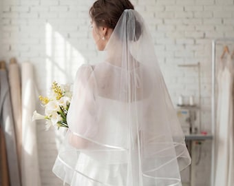 Bandkantad Hästsvansslöja Dubbelt Lager Styv Tyll Brudhuvudbonad Minimalistisk Elfenben Bröllopsaccessoar Mjuk Strukturerad Kort Slöja