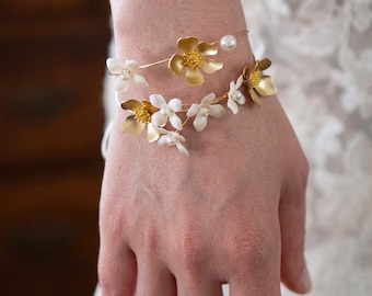 Romantiskt blommigt pärlset handgjort bandknytarmband matchande boutonniere bröllop brud brudgum förlovningsceremoni tillbehör