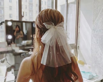 Bow Veil Short Bridal Veil, Pearl Tulle Wedding Veil, Bachelorette Second Look, Courthouse Bride, Reception Hair Accessory