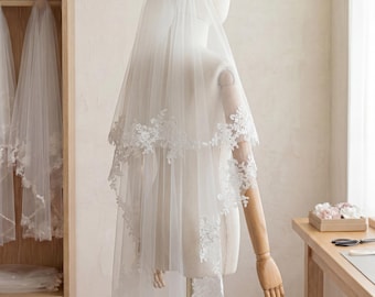 133 cm brudslöja i spets med kam, tvålagers broderad tyll, möhippa, för brud, romantisk blommig kant med fingertopparna