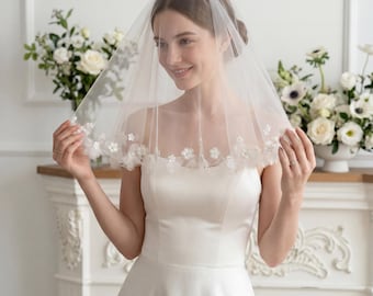 3D Blommig Pärlslöja Enkelt Lager Brudhuvudbonad För Vårens Trädgårdsceremoni Romantiskt Bröllop Tillbehör Ljus Elfenbensvit Skir Tyll Kort