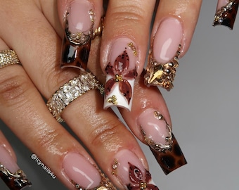 Schildpaddessin bloemenpers op de nagels | Gouden strass lange vierkante Y2K Party nepnagel