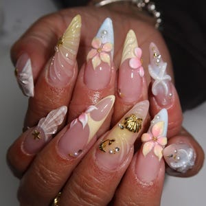 Luxury Beach Press On Nails: 3D Shell, Starfish, Celestial Moon Charm Stiletto Summer Vacation