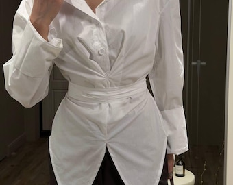 Oversized katoenen damesshirt, blouse met gestrikte taille, top van popeline met structuur, overhemd met asymmetrische zoom | Moderne minimalistische stijl