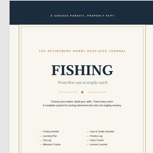 Könnte beinhalten: Ein cremefarbenes Journal-Cover mit dunkelblauem und goldenem Text. Der Titel lautet "FISHING" mit dem Untertitel "The Retirement Hobby Deep-Dive Journal" und "From first cast to trophy catch." Es listet Abschnitte wie Fishing Shortlist, Learning Plan, Trip Log, Milestone Tracker, Gear & Tackle Checklist, Practice Log, Costs Tracker und Lessons Learned auf.