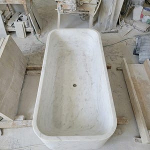 Badkar i Carrara-marmor i specialstorlek, 135 cm fristående badkar i massiv sten, handskuret isbadkar