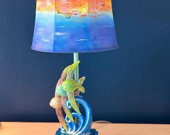 Handgeschilderde kustlamp bij zonsondergang | Beach House-tafellamp | Decor oceaanzonsopgang zonsondergang | Verlichting nautische kustcottage | Uniek