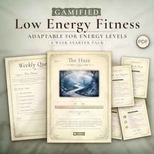 Op de afbeelding: Een digitaal PDF-starterspakket getiteld Gamified Low Energy Fitness, met een wekelijks quest-blad en taakkaarten met een fantasy-ontwerp. De documenten bevatten tekst, selectievakjes, HP-balken en een illustratie van een kronkelend bospad.