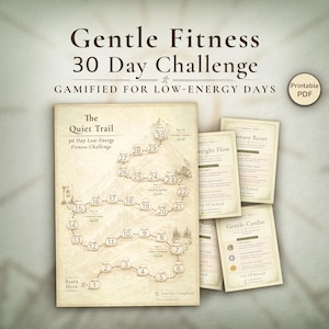 Op de afbeelding: Een afdrukbare PDF getiteld "Gentle Fitness 30 Day Challenge" met een kaartachtig ontwerp voor een fitnessprogramma met weinig energie. De afbeelding bevat oefenkaarten en een "Printable PDF"-badge.